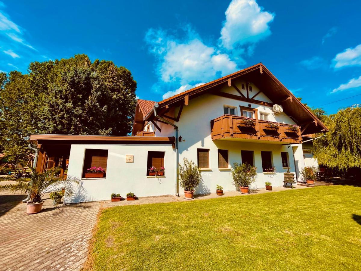 Sommer Panzio Balatonfoldvar Luaran gambar